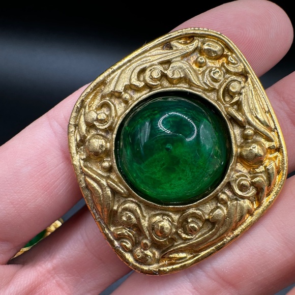 LOT 1520 24K gold plated CHANEL vintage clip on earrings green gripoix glass - Picture 7 of 17